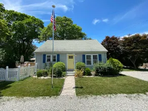 Cozy Cape Escape - Walk to Downtown Mystic - Image 2