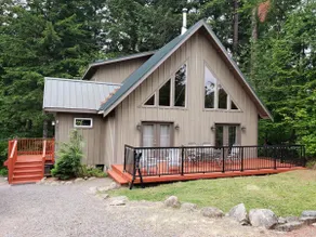 The Elk Run Lodge-close to town, hot tub, game table, Apple TV and fire pit. - Image 2