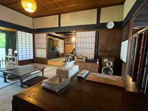 Guest House Nijuyon Private rental of a traditional Japanese house where you can also dig through vinyl records - Image 2