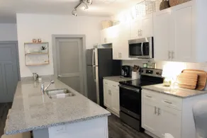 209 LUXURY DOWNTOWN 2BR / 2BA CONDO, Sleeps 6! - Image 3