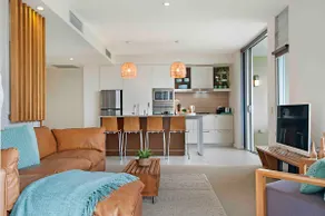 Noosa Luxury, mins to beach. Ocean and bush views. - Image 2