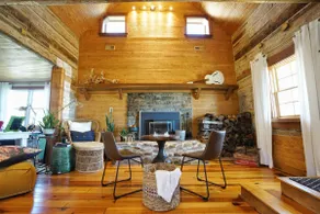 Cozy Cute Cabin - Image 3