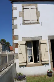 Old farmhouse in Combrailles - Image 2