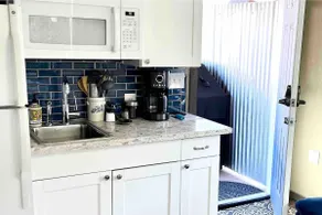 Cape Cod Hideaway Unit#4 - Image 5