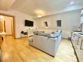 Beautiful 2 bed, spacious apartment with en-suites - Image 3