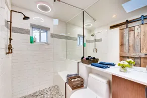 Freshly Renovated Artist Condo and Pool Minutes to Downtown - Image 3