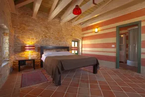 Renaisance villa with pool in old town centre - Image 2
