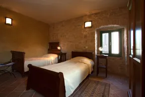 Renaisance villa with pool in old town centre - Image 3