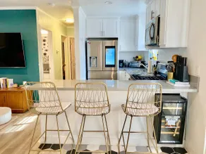 Hip & Stylish Bungalow Near Dodgers Stadium & DTLA - Image 5