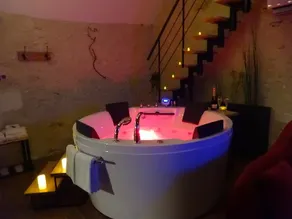 3* romantic gîte for lovers, private spa - Image 2