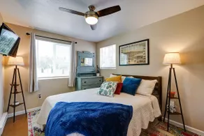 Hillside Hideaway Centrally Located Cottage, Close to Trails, Lakes & Town - Image 2