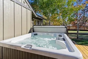 Swan Rd Getaway w/Hot Tub & AC - Near Mt. Bachelor - Image 2