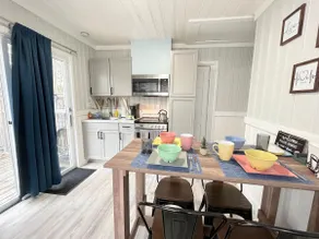 Beach Getaway! Central Location + Private| Laundry - Image 3