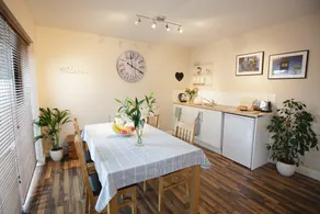 Booklovers Hideaway, Rural Walks and Cider Farms - Image 4