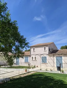 La Jolivette Villa with pool at the foot of the Luberon - Image 3