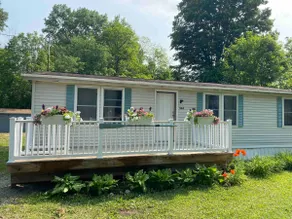 Funky Penn Yan Cottage - Image 3