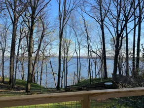Quaint Family Cottage-New Spa tub with LAKE View-1 mile to Bailey’s Point - Image 3