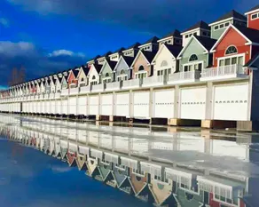 Waterfront Luxury Boathouse Villa in 1000 Islands - Alexandria Bay - Image 2