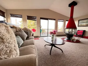PUGET SOUND VIEWS! Beach, Full Kitchen! 2 Kings! - Image 4