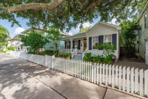 Pineapple Cottage, Galveston historic charm - Image 3