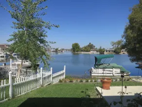 CHARMING 3 BEDROOM LAKE HOUSE - Image 5