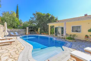 Natasha: Superb views, private pool and gardens - Image 5