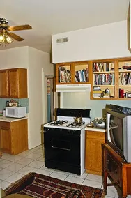 Tiny Studio Apartment 94 Walk Score - Image 2
