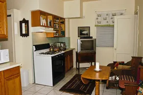 Tiny Studio Apartment 94 Walk Score - Image 3