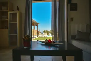 Mariza's Beachfront Apartment with Swimming Pool - Image 4
