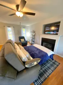 Charming Cul-de-sac Retreat | Double Master + Garage + Home Office - Image 4