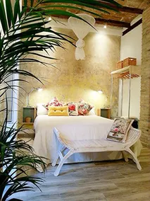 Renovated & Vintage Sagrada Familia - HUTB-010857 - Image 2