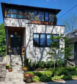 Executive Home in Lakefront Community - Image 2