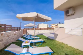 7 bedroom villa with pool, 700m from the beach! - Image 2