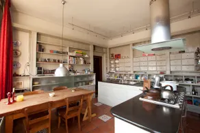 Studio in attractive listed house - Image 4
