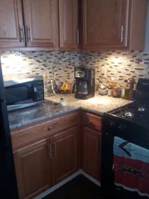 Beautifully renovated three bedroom - Image 3