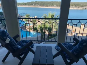 Atemberaubende Aussicht auf Lake Travis @ The Island - Image 3