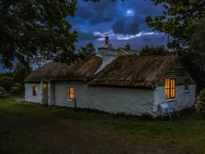 Rural Romantic Thatched Cottage - Image 2
