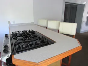 Great Price;Beautiful, Spacious 3 Bed 2 Bath in a House Near Downtown Portsmouth - Image 5