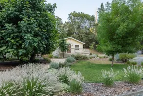 Cozy Queen Cottage - Image 3