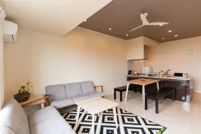 Accommodates up to 7 people!This is a 3LDK corner room on the top floor of a resort condominium with a view of the sea!”Ronbake Okinawa” - Image 2