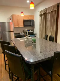 Cozy 4 Bedroom Home Accommodates 10 in Niagara USA - Image 4