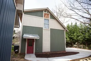 Private 1 Bedroom Cottage Apartment with Deck - Image 3