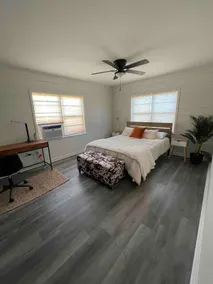 Pet friendly 2/1 home - 1 block to downtown Shiner - Image 4
