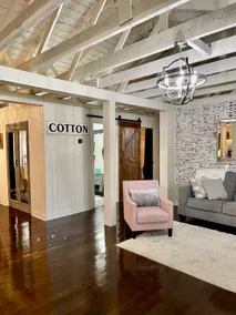Cozy 2BR Cottage! Stay Near Restaurants & Golf - Image 4
