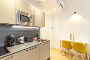 Modern apartment in the hyper center of Nice - Image 3