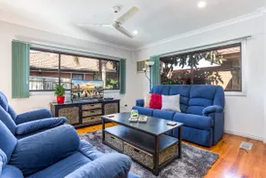Great family home with plenty of space. Sleeps 12 - Image 3