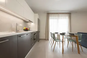 Sea and City Luxurious Apartment - Image 4