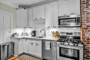Elmwood - King Bed - 1.5 bath - Patio - Walkable - Image 3