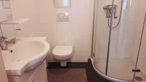 Quiet apartment in a good location - Image 5
