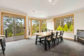 4BR Retreat with Stunning Derwent River Panorama - Image 5